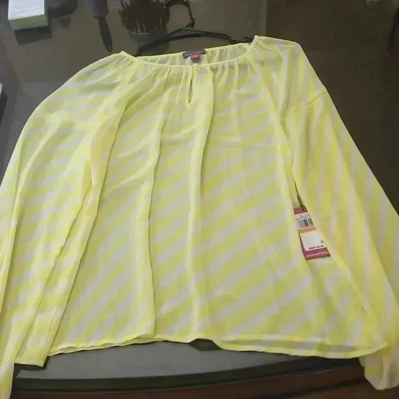 VINCE CAMUTO SHEER TOP - Picture 3 of 4